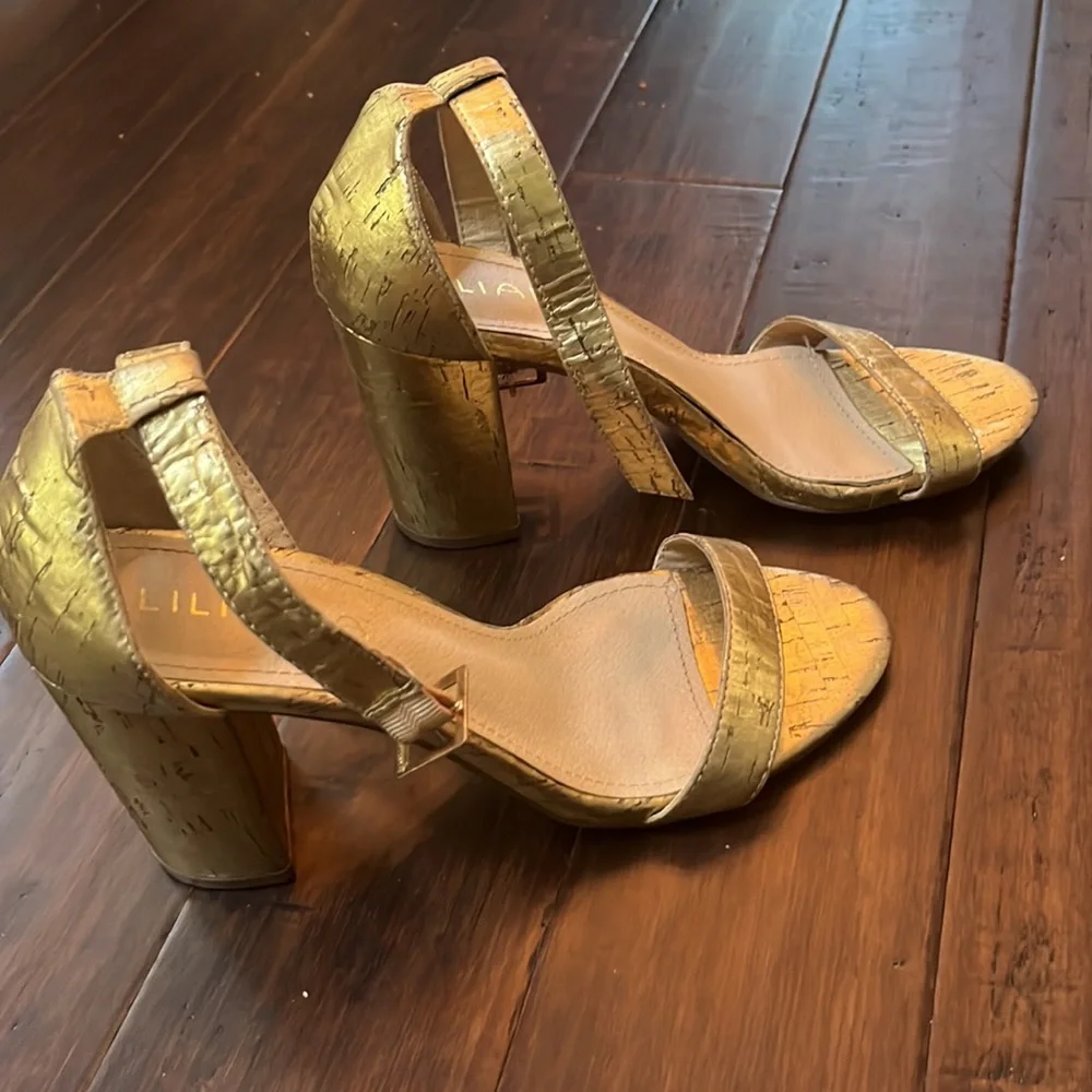 Gold heels - Picture 3 of 8